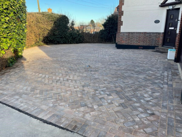 Bracken Block Paved Driveway with Double Border in Chelmsford, Essex