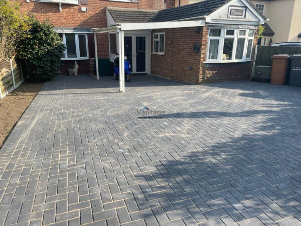 Carbon Block Paved Driveway with Flowerbeds in Chelmsford, Essex